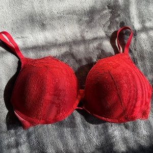 Like New! Red floral lace bra Adds two cup sizes